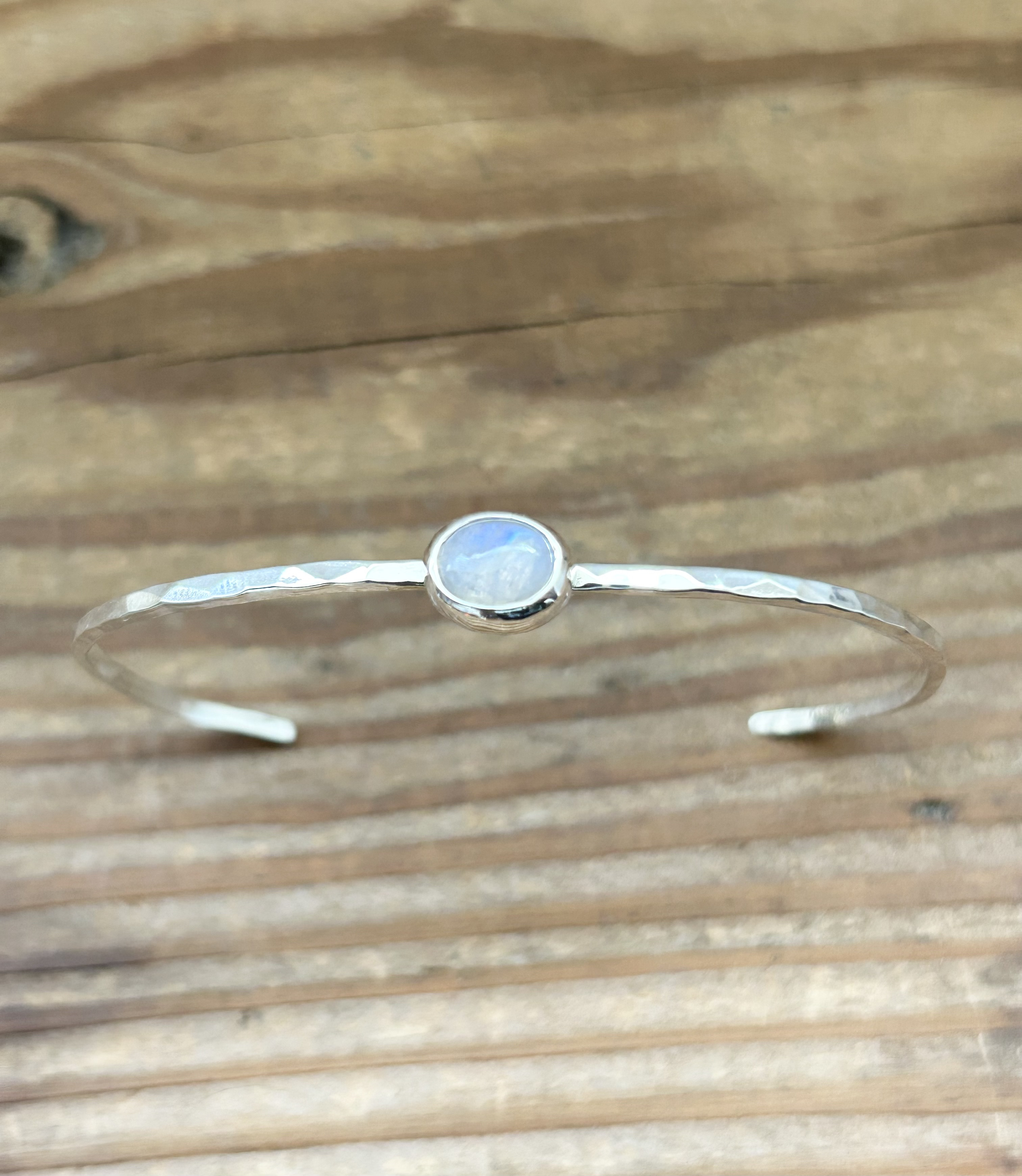 シルバーバングル「moon stone」beside
