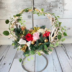 クリスマスリースとスワッグのツイン壁飾り（プリザーブドフラワー