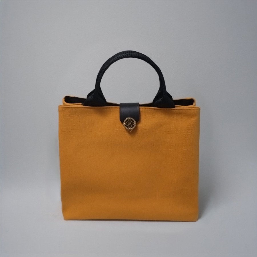 軽量で頑丈な6号帆布のシンプルトート