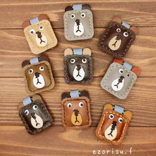 とぼけ顔に癒される！四角いクマのレザーキーホルダー」ネームタグ無料