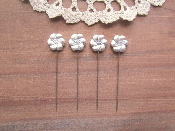 シルバーメタルお花ビーズの待ち針　大　４本セット 1枚目の画像