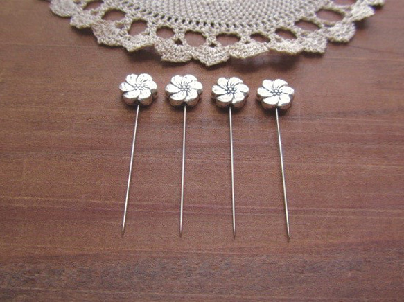 シルバーメタルお花ビーズの待ち針　大　４本セット 4枚目の画像
