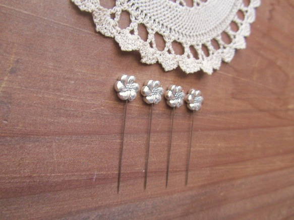 シルバーメタルお花ビーズの待ち針　大　４本セット 3枚目の画像