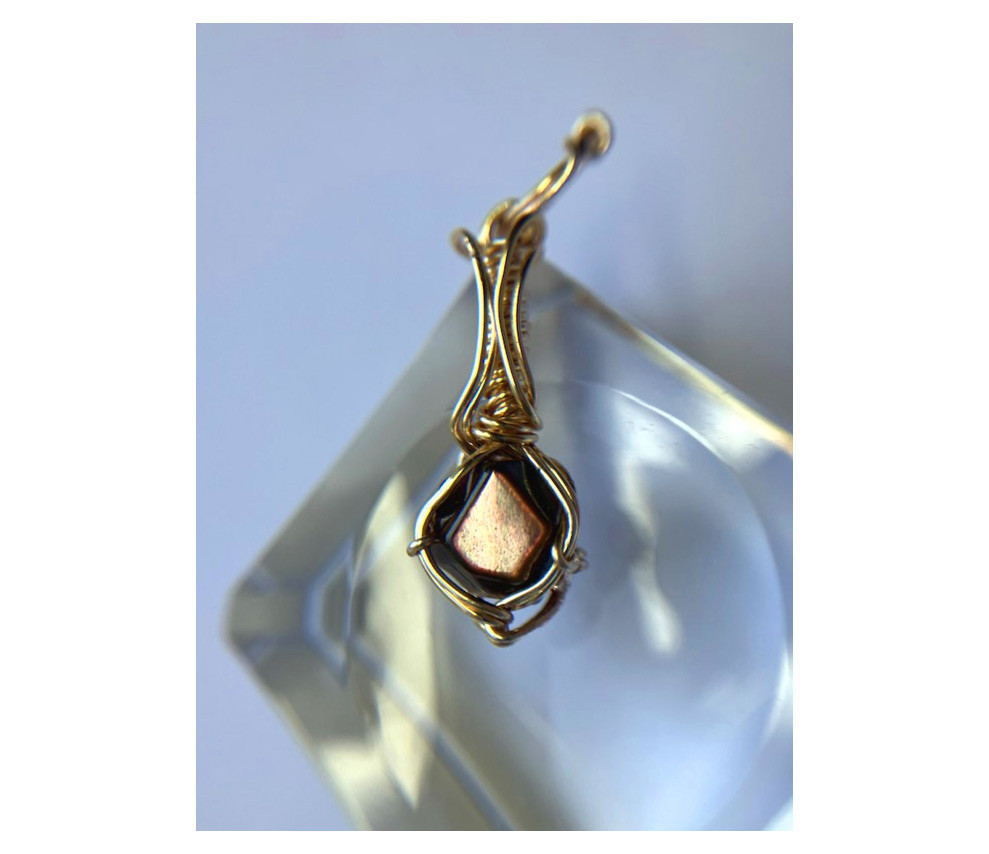 天川村産 レインボーガーネット 高品質原石磨きペンダントトップ