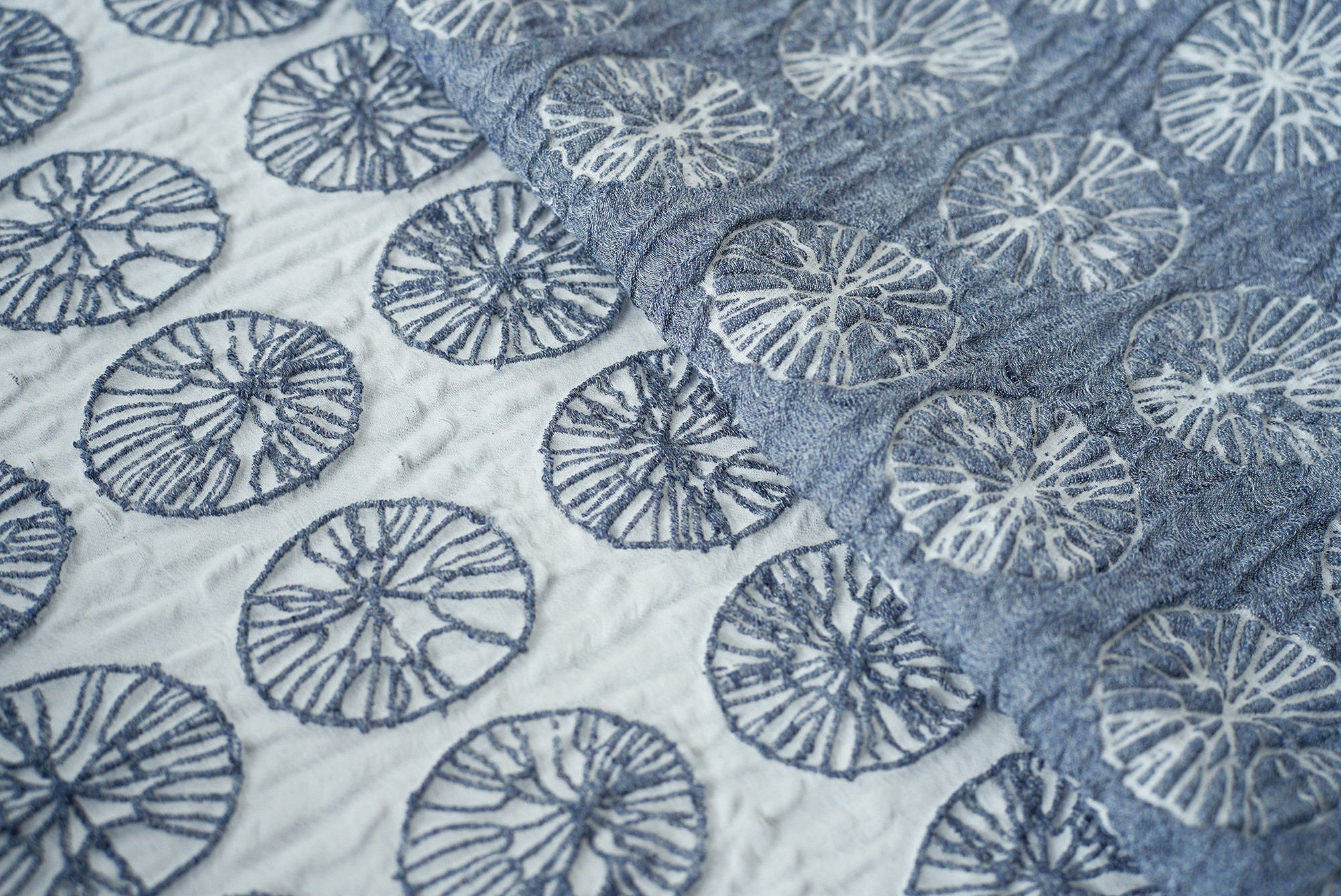 ジャガード生地 [ 丸イソギンチ ] グレー｜ オリジナルファブリック Aneqdot  by Fumi Hotta