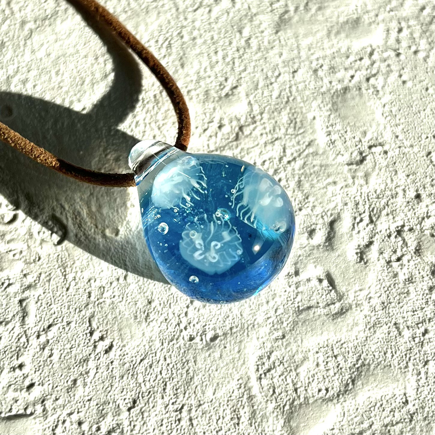 クラゲネックレス