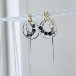 【8月誕生石】シックな大人の揺れ感を楽しむオニキスイヤーカフ ※ステンレス製ベース 5枚目の画像