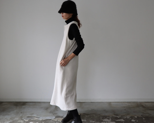 冬のモコモコ高級メルトンフリースワンピース／スラッシュネックワンピース／メルトンジャンパースカート／生成り 10枚目の画像