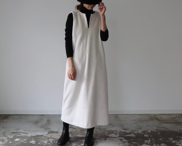 冬のモコモコ高級メルトンフリースワンピース／スラッシュネックワンピース／メルトンジャンパースカート／生成り 1枚目の画像