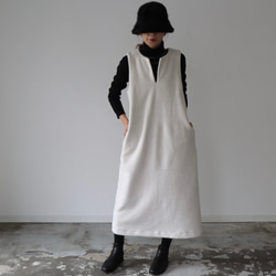 冬のモコモコ高級メルトンフリースワンピース／スラッシュネックワンピース／メルトンジャンパースカート／生成り 8枚目の画像