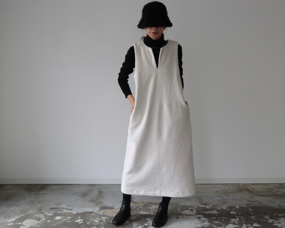 冬のモコモコ高級メルトンフリースワンピース／スラッシュネックワンピース／メルトンジャンパースカート／生成り 8枚目の画像