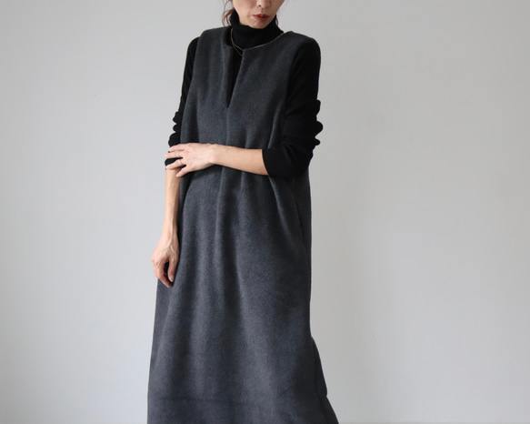 冬のモコモコ高級メルトンフリースワンピース／スラッシュネックワンピース／メルトンジャンパースカート／チャコール 10枚目の画像