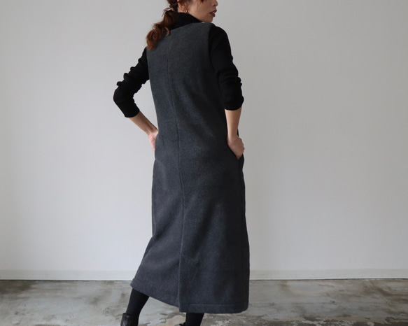 冬のモコモコ高級メルトンフリースワンピース／スラッシュネックワンピース／メルトンジャンパースカート／チャコール 8枚目の画像