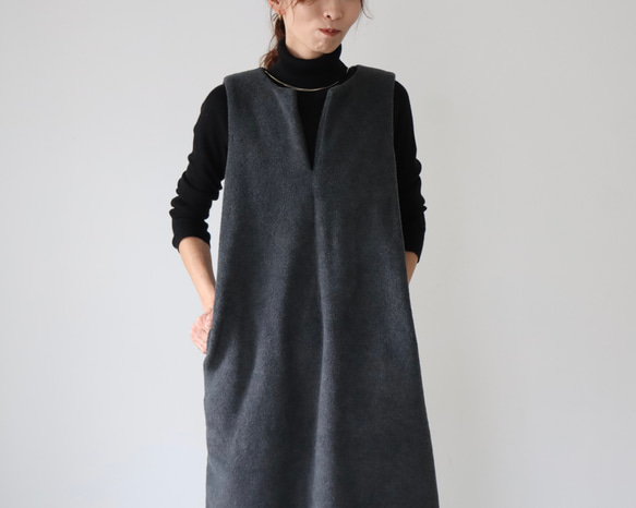 冬のモコモコ高級メルトンフリースワンピース／スラッシュネックワンピース／メルトンジャンパースカート／チャコール 5枚目の画像