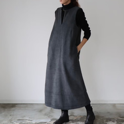 冬のモコモコ高級メルトンフリースワンピース／スラッシュネックワンピース／メルトンジャンパースカート／チャコール 1枚目の画像