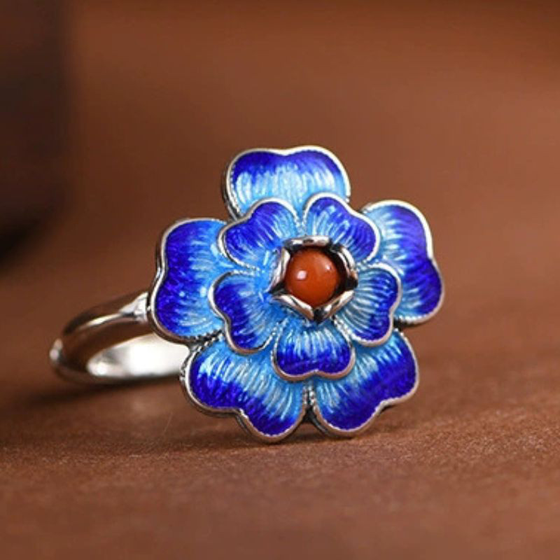 サクラソウのリング - 指先に春の息吹を感じさせる　R430