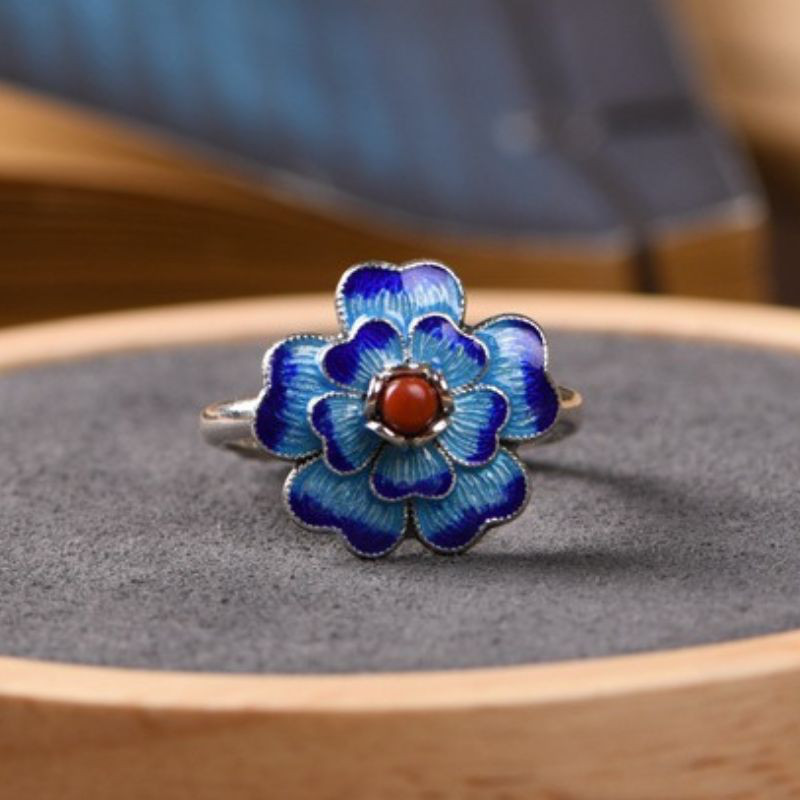 サクラソウのリング - 指先に春の息吹を感じさせる　R430