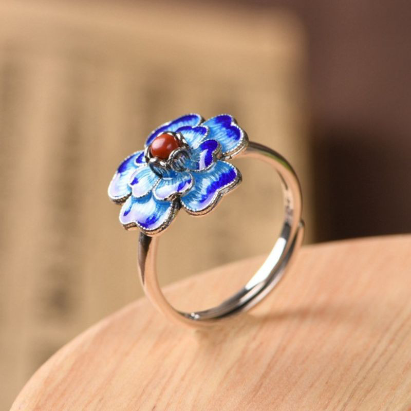 サクラソウのリング - 指先に春の息吹を感じさせる　R430