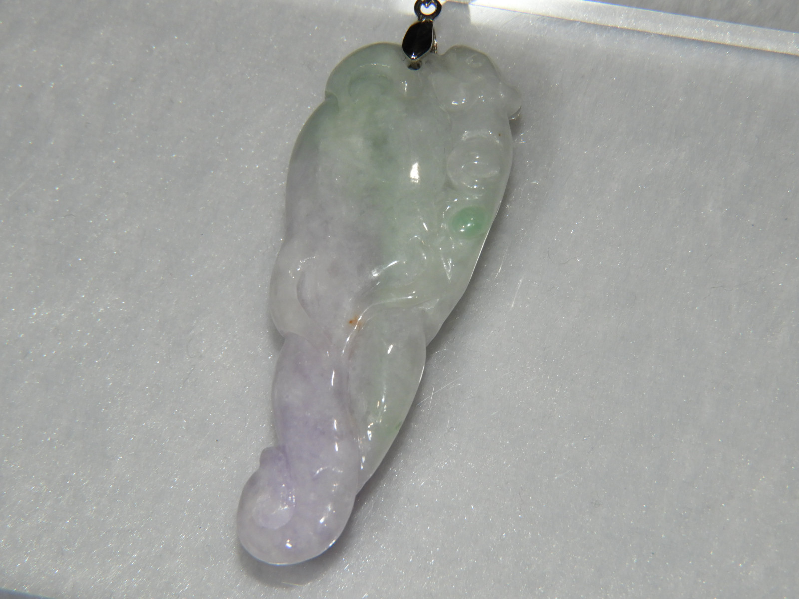 最高のバイカラー！応援作品４！ミャンマー産完全ナチュラルジェイドのペンダントトップ！メイドインミャンマー！　天然石　１９