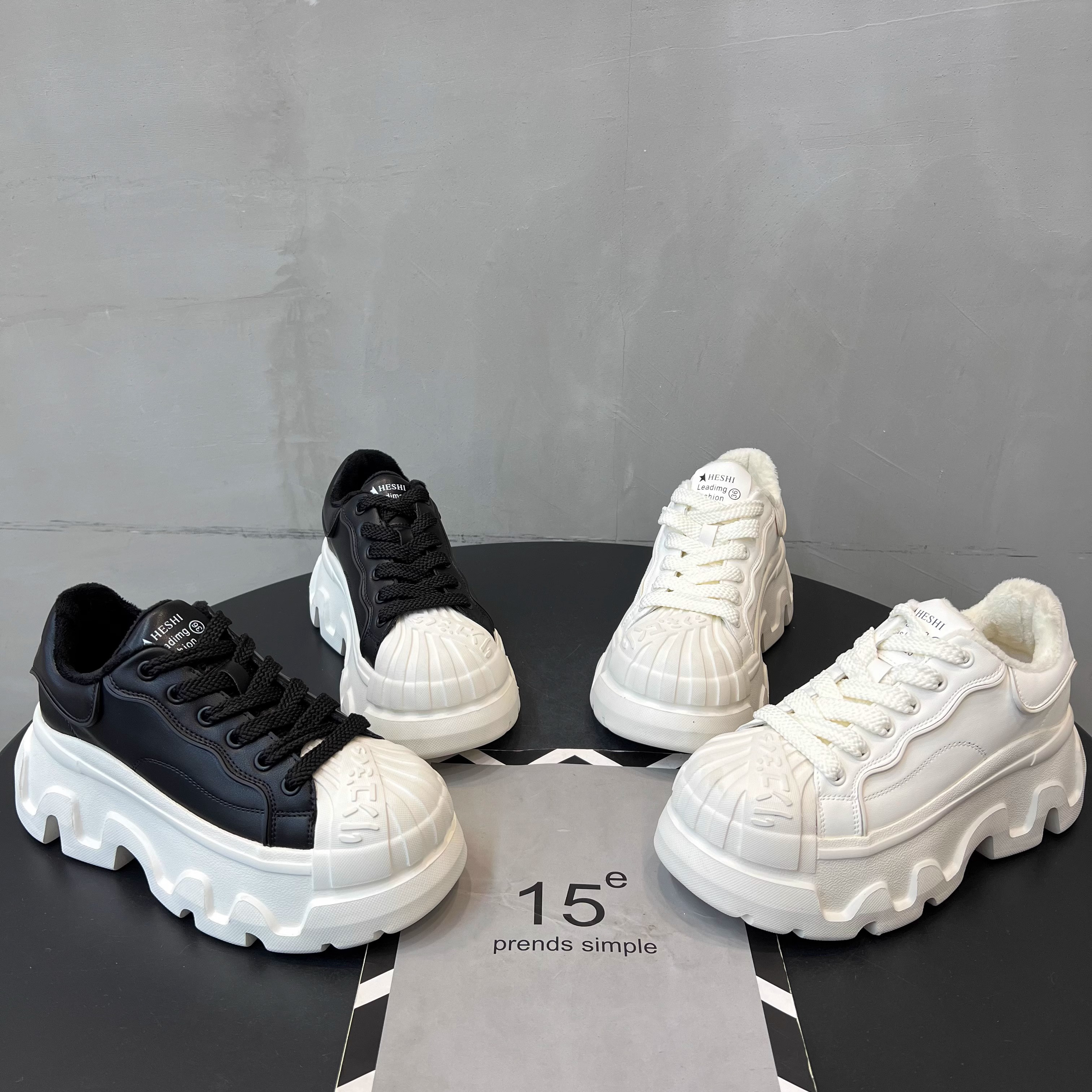 欧貨の街の老父さんの靴を揚げます女の新型2024貝の頭が高くなって厚底のレジャーの春運働靴の板靴百は合わせる