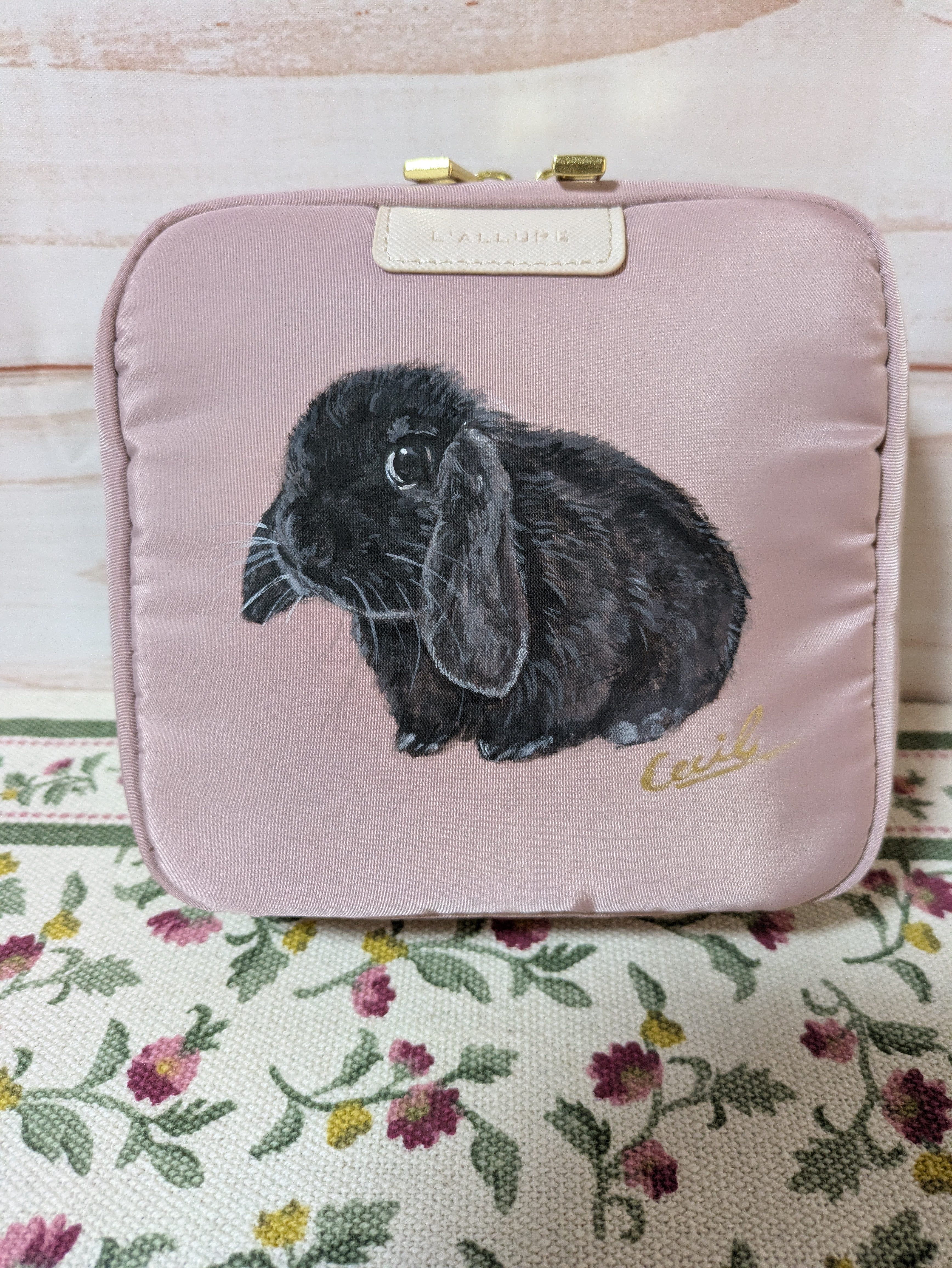 R-777 手描き　ブラックのロップのポーチです。