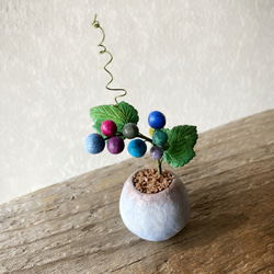 9727.bud 粘土の鉢植え ノブドウ 4枚目の画像