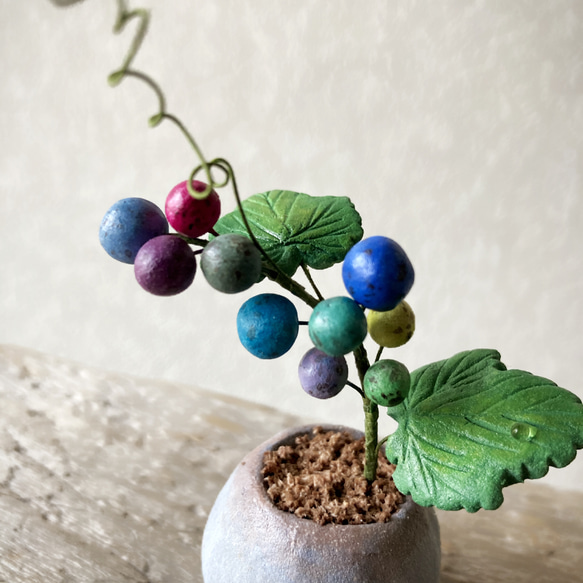 9727.bud 粘土の鉢植え ノブドウ 5枚目の画像