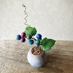 9727.bud 粘土の鉢植え ノブドウ 3枚目の画像