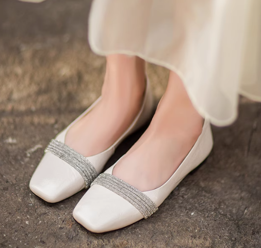春と秋のおしゃれなフラットシューズ本革パンプス女性牛革柔らかい底で足に疲れない角型革靴