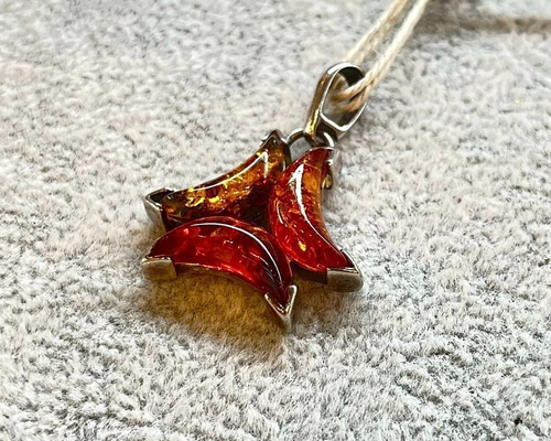 天然琥珀 ペンダントトップ 年代物 骨董品 ペンダントトップ ネックレストップ シルバー925 琥珀 アンバー