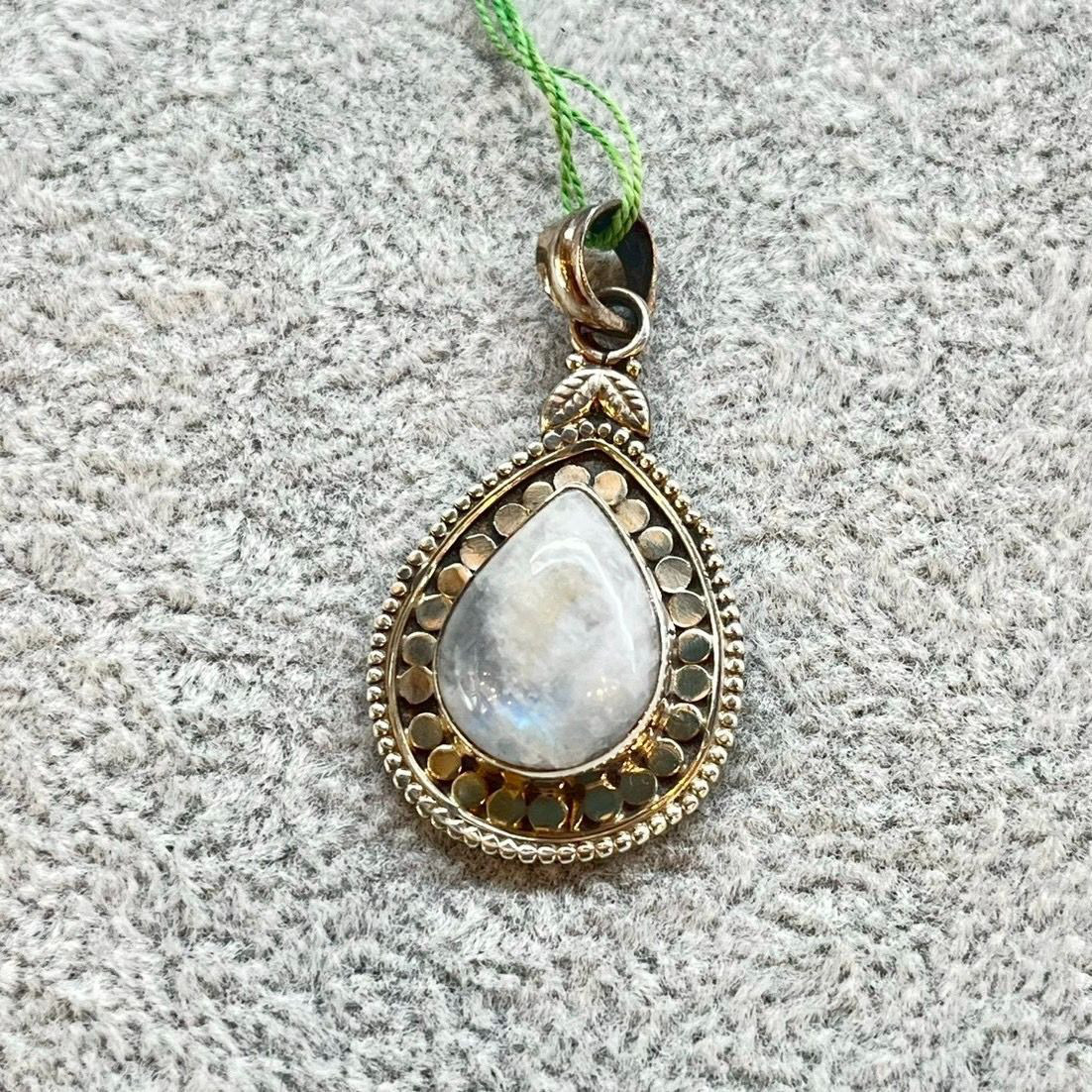 ペンダントトップ ネックレストップ シルバー925 ムーンストーン 手作り ハンドメイド チャーム 天然石 一点もの