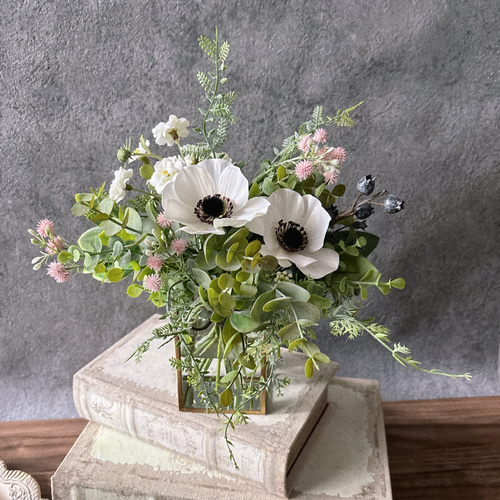 花のある暮らし『アネモネとユーカリのマジカルウォーターアレンジ