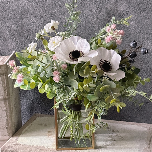 花のある暮らし『アネモネとユーカリのマジカルウォーターアレンジ