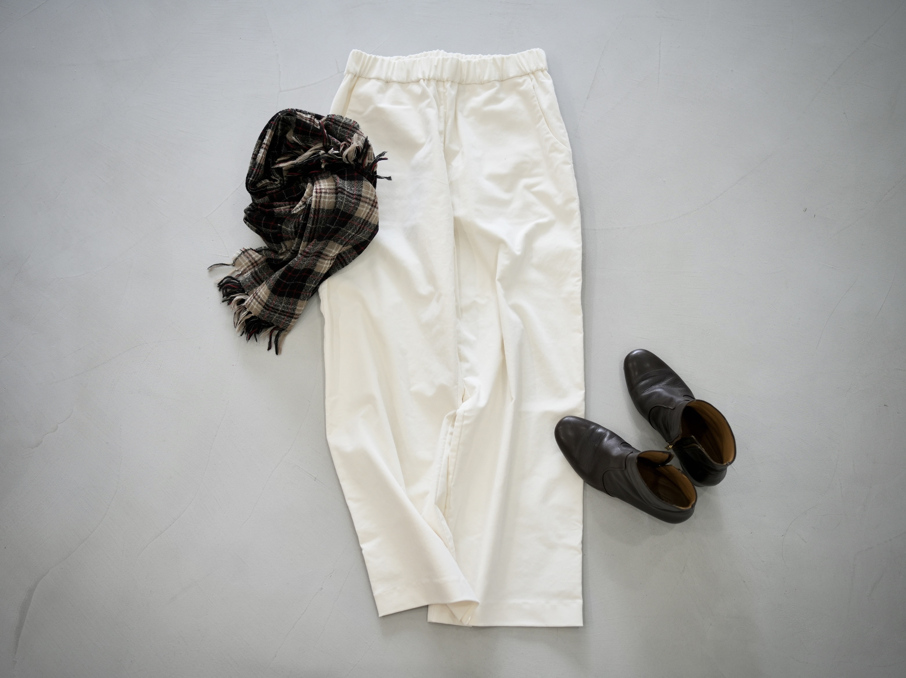 ホワイトコーデュロイ☆ストレッチが効いたワイドパンツ　No.243