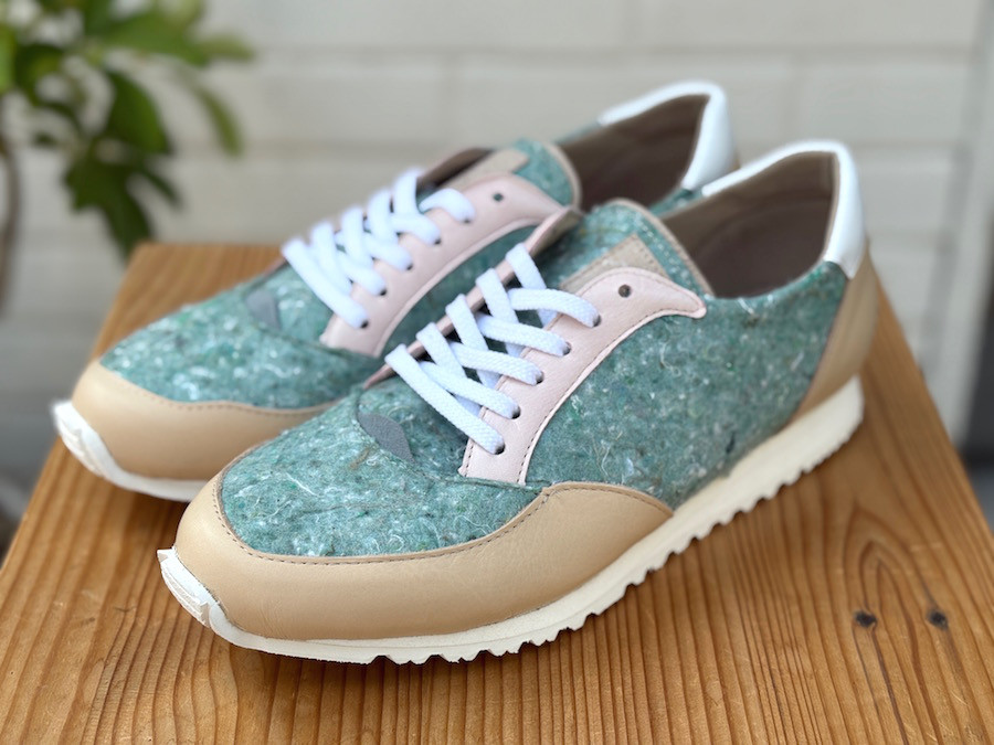 再生繊維フェルト×レザー　サステナブルスニーカー　グリーン×ベージュ