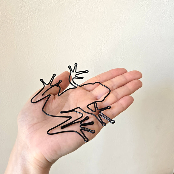 ワイヤーアート 壁飾り 【 カエル 】 かえる 飾り 壁面 ワイヤークラフト ウォールデコ インテリア雑貨 雨 かわいい 5枚目の画像