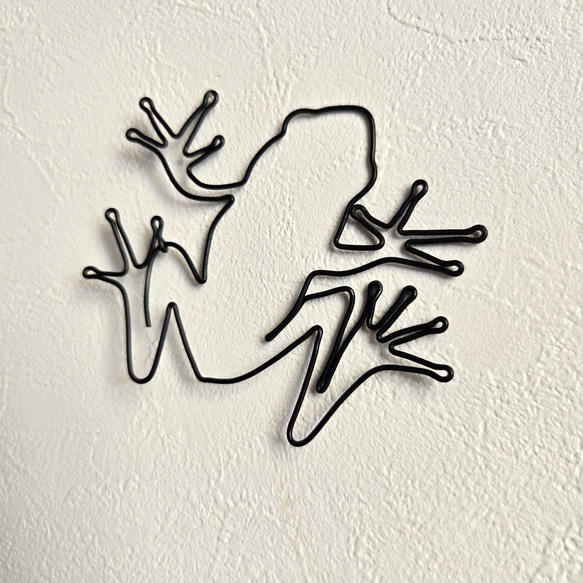 ワイヤーアート 壁飾り 【 カエル 】 かえる 飾り 壁面 ワイヤークラフト ウォールデコ インテリア雑貨 雨 かわいい 2枚目の画像