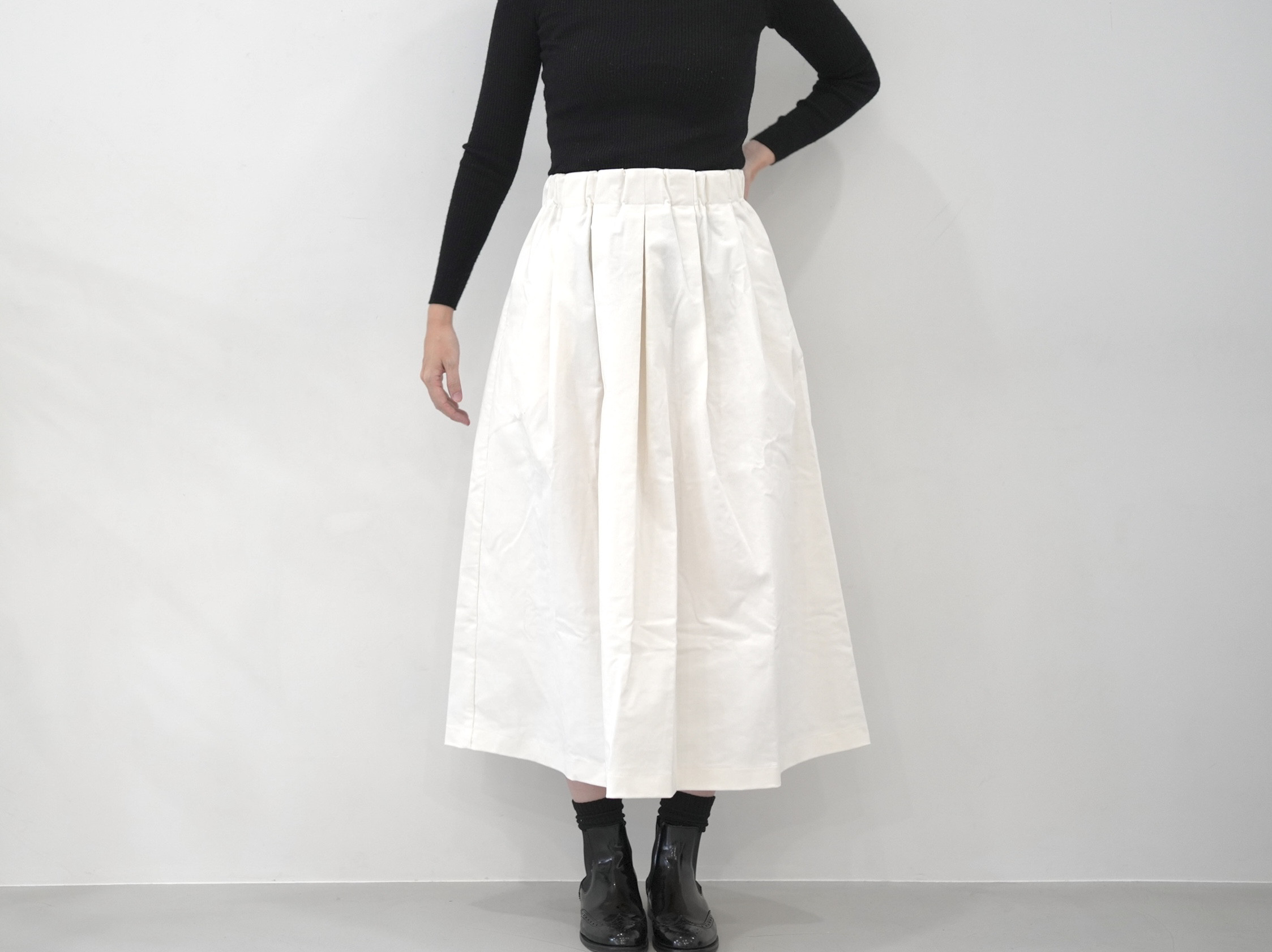 冬の白❤︎ストレッチコーデュロイのタックスカート No.256