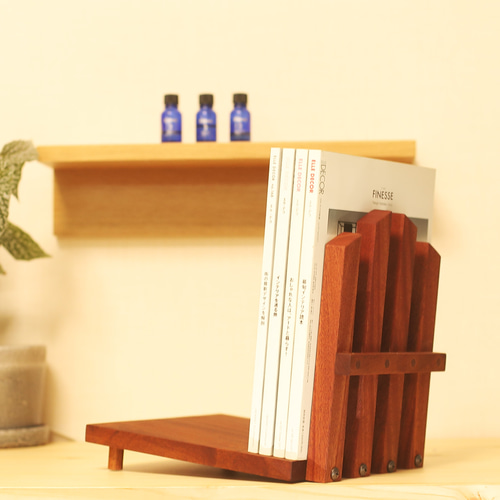 受注製作・限定品 1冊でも本が倒れない、美しく佇むブックシェルフ