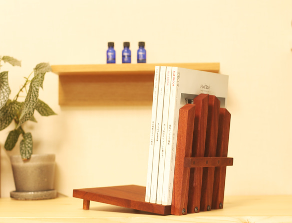 受注製作・限定品 1冊でも本が倒れない、美しく佇むブックシェルフ