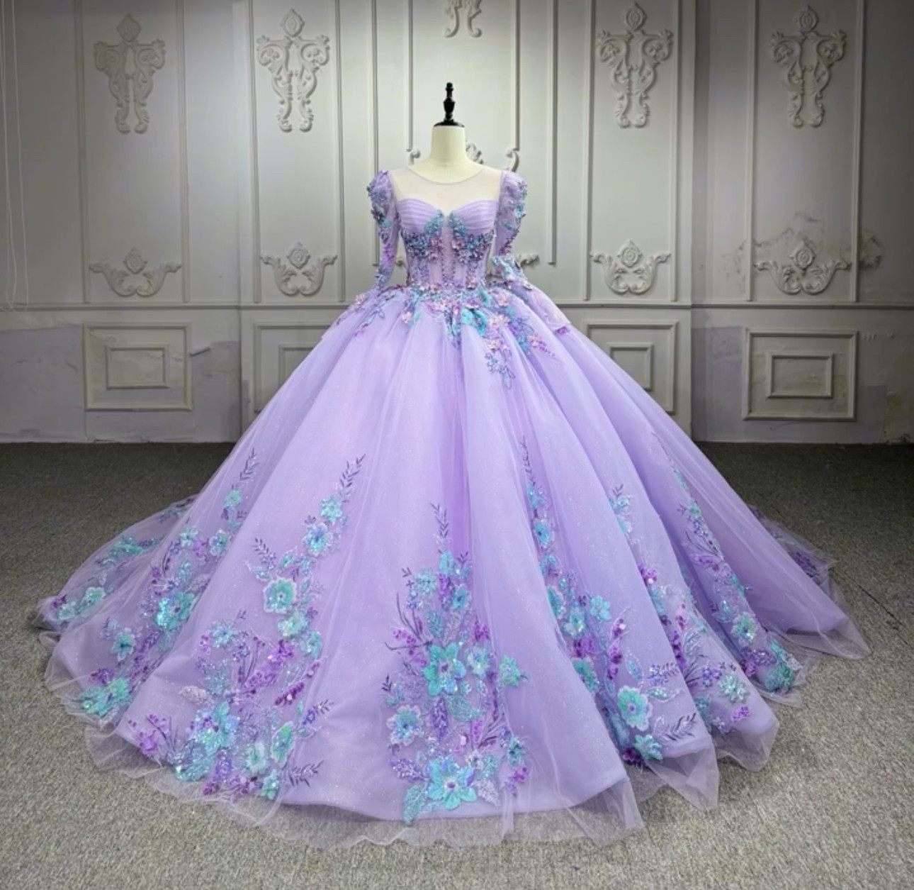 華やかな引裾　ウェディング　フラワー刺繍　スクエアネック　長袖　ラベンダー色紫　編み上げパーティードレス音楽会など結婚式