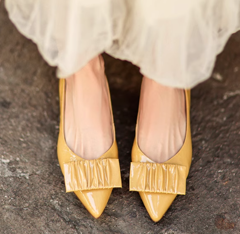 春と秋の本革の柔らかい底で疲れない足楽福靴の先の浅い口の単靴ファッション平底フランスの小靴女性