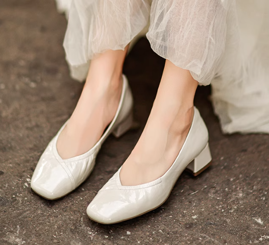 春と秋のおしゃれなダッフルヒール楽福靴本革パンプス女性牛革ベージュ一足角革靴