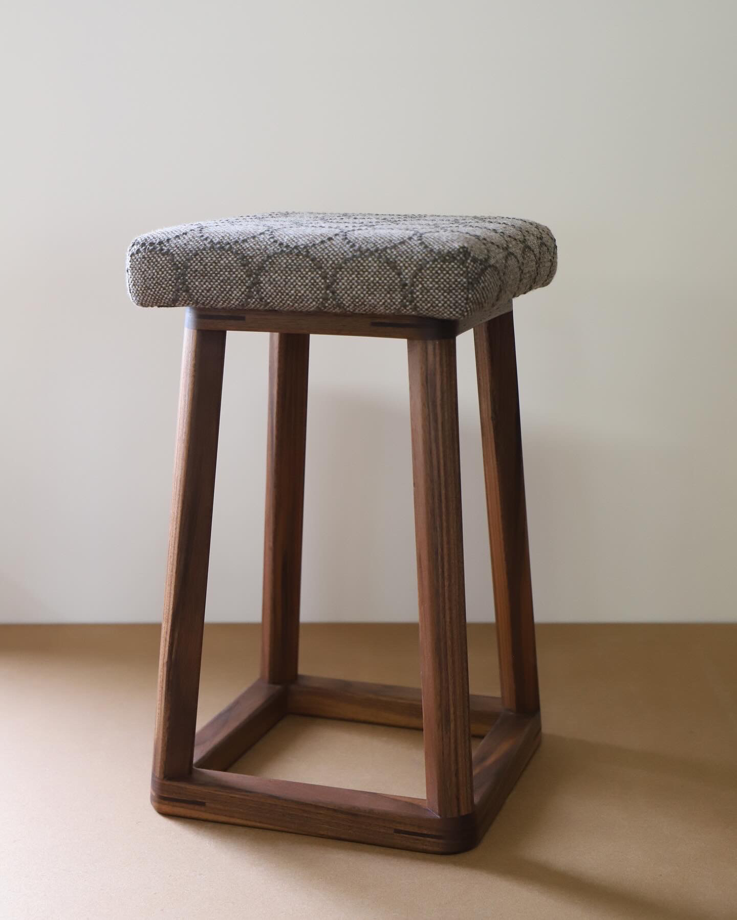 スツール『chirol stool 』 walnut/brown