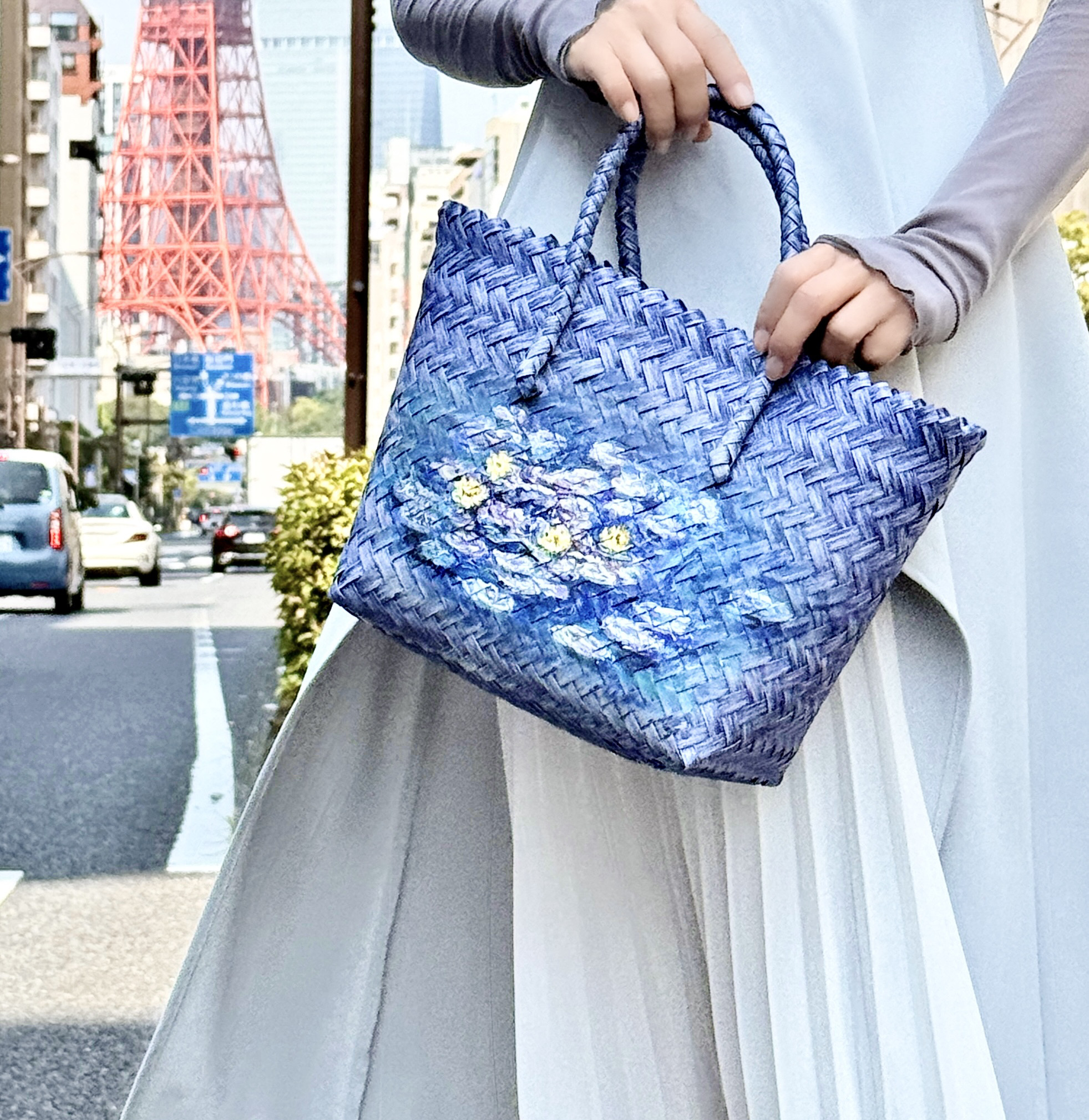 【VMeer】モネ「睡蓮」画家真筆・手描きアートトートバッグ【ブルー】大容量・世界に一つだけ【在庫残り1】