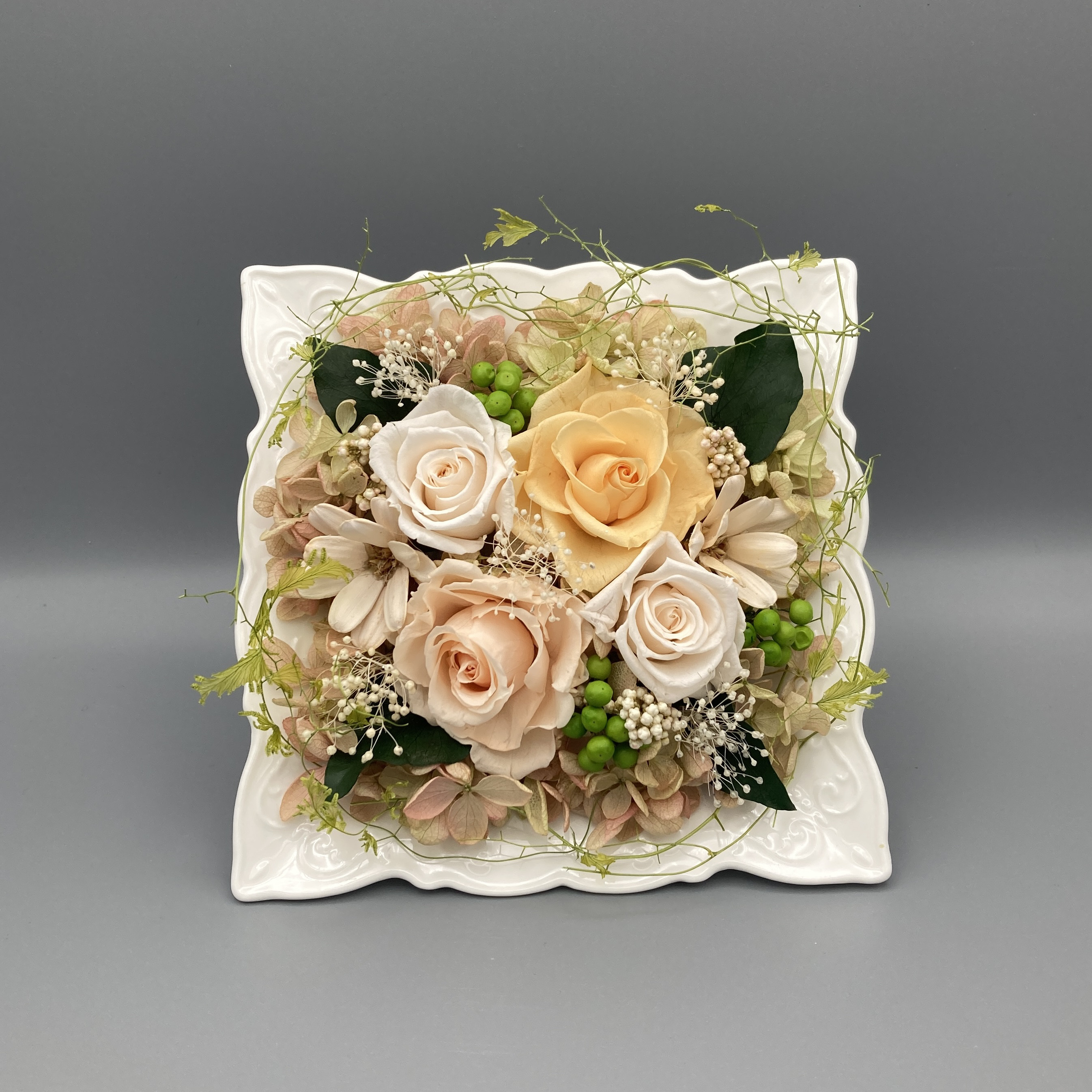 【プリザーブドフラワー】上品くすみローズのスクエアアレンジメント｜母の日・誕生日・結婚祝い・新築祝いギフト