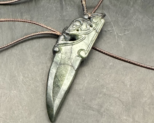 2025.9.24宝珠龍爪御守　糸魚川グレー翡翠 日本製 自社製 日本銘石協会 正規代理店 翡翠 ひすい ヒスイ 硬玉