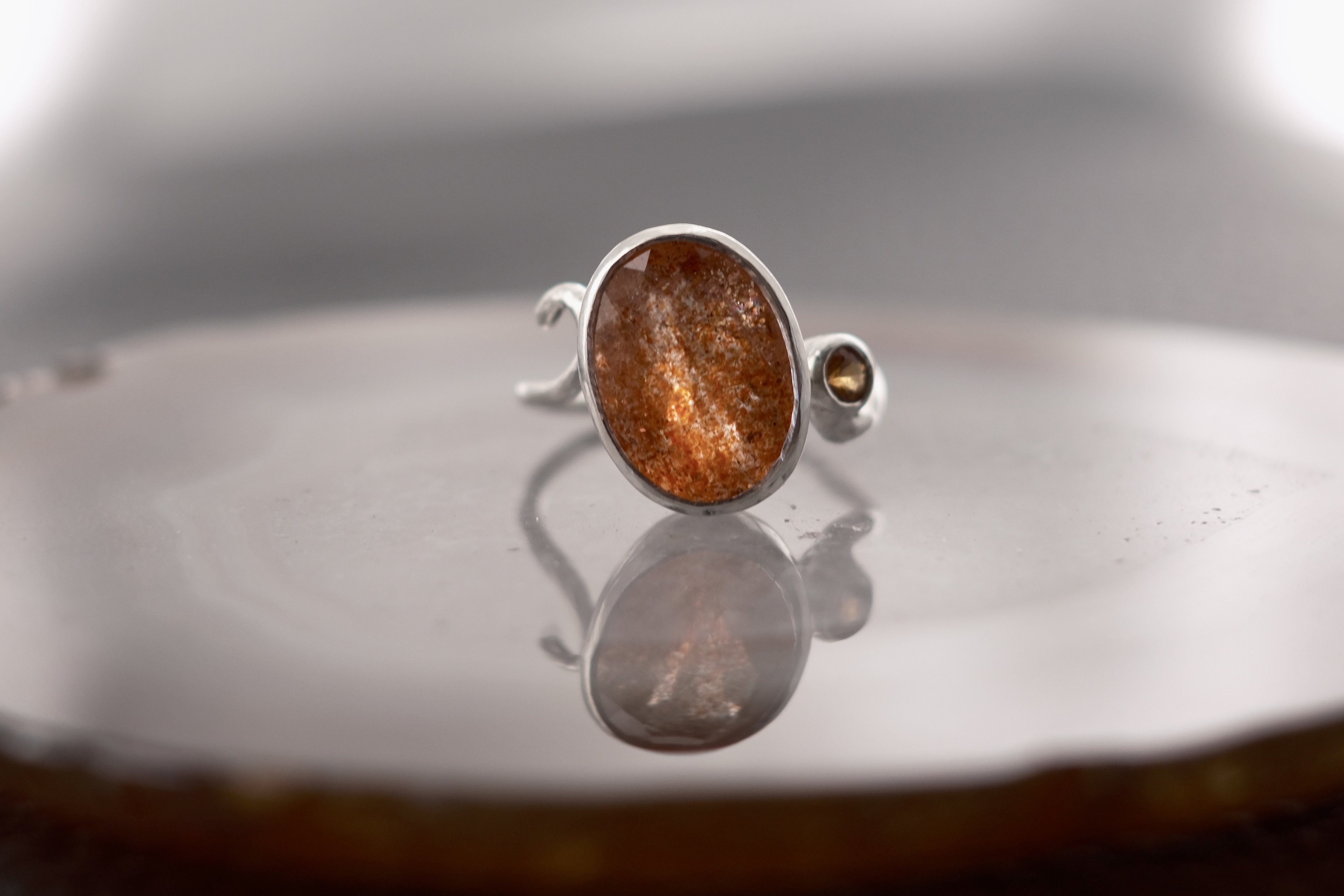 サンストーンとスペサタイトガーネットのフリーサイズリング(シルバー)