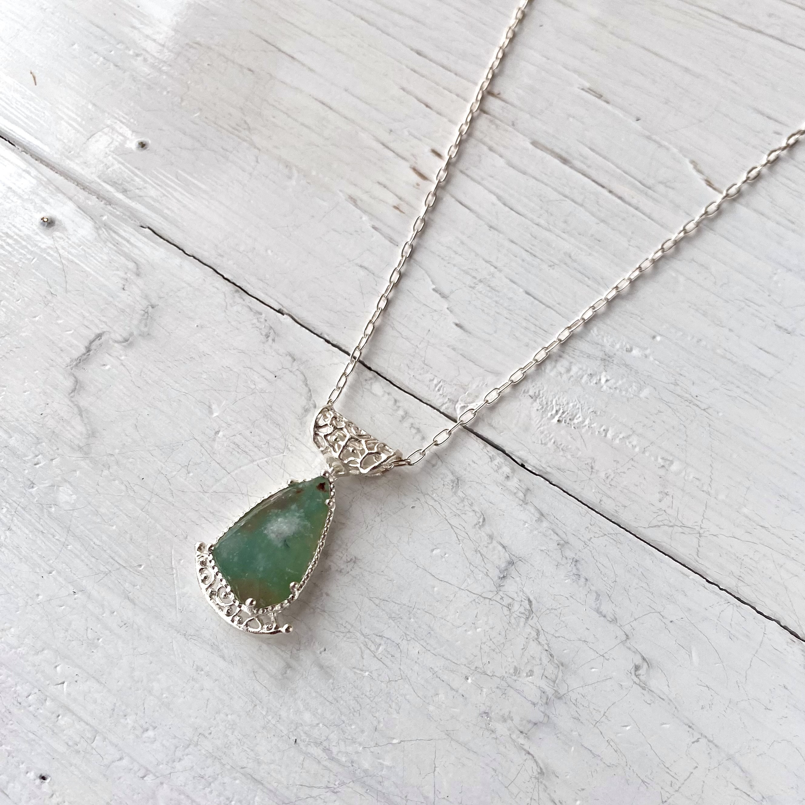 アクアプレーズのペンダント