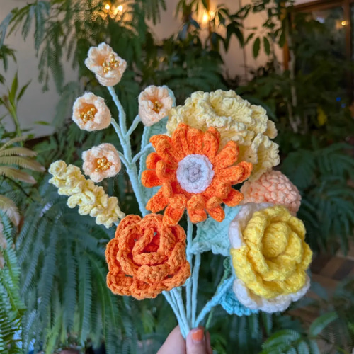 手編み】オレンジニットフラワーブーケインテリアにもぴったりな